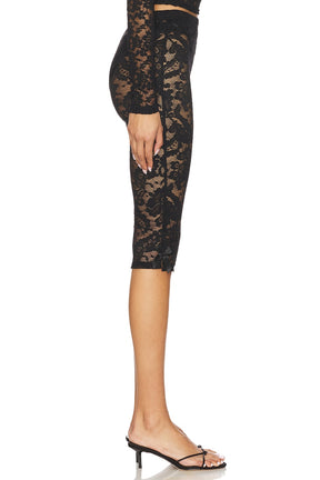 superdown Jewliet Capri Pant in Black