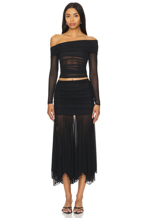 superdown Kami Off Shoulder Top in Black