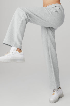 Renown Heavy Weight Sweatpant in gray, featuring a straight-leg fit and zippered pockets, perfect for a casual, street-ready style.