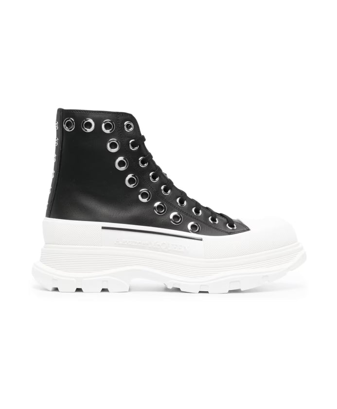 Black Boots with Platform Heel