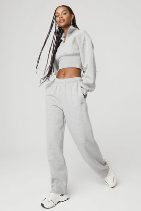 Model wearing a gray Vixen Fleece 1/4 zip pullover with matching pants, showcasing a 90s-inspired style and flattering fit.