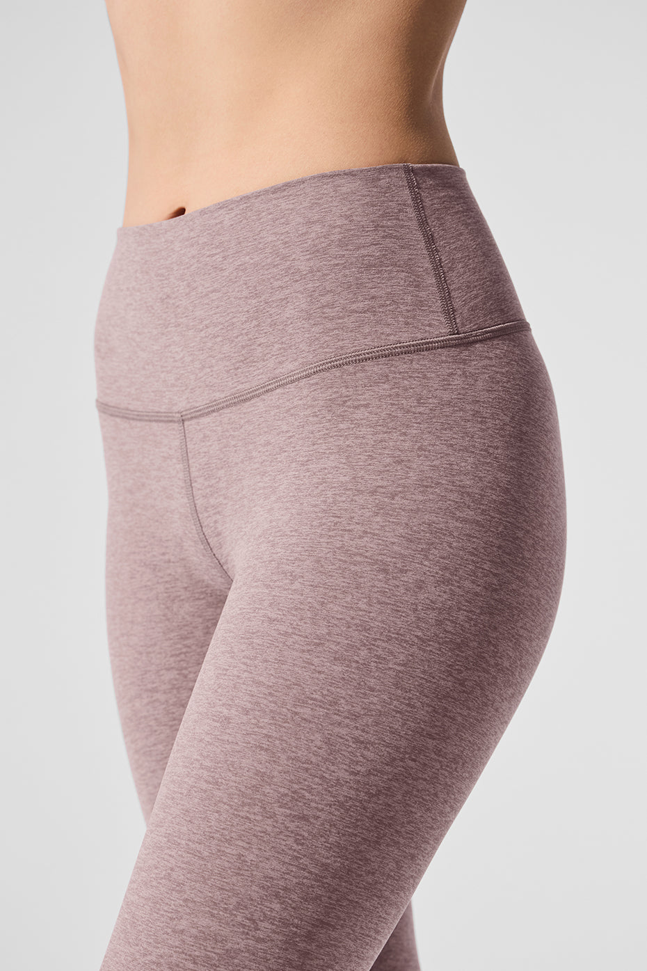 Alosoft High-Waist 7/8 Highlight Legging in soft fabric designed for yoga with a clean finish and contouring back seam.