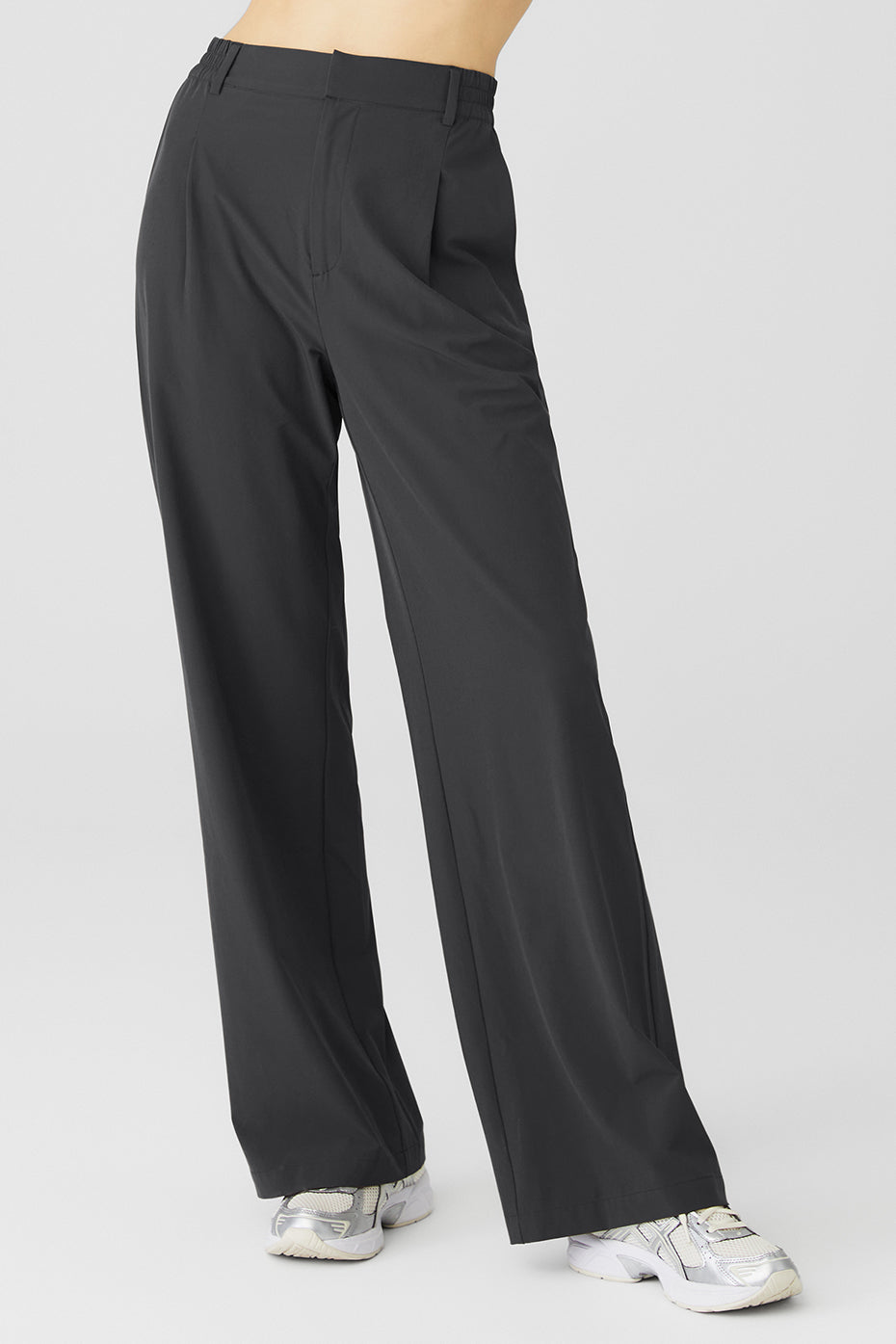 High-waist pursuit trousers in black with a relaxed wide-leg fit, perfect for work or weekend wear.