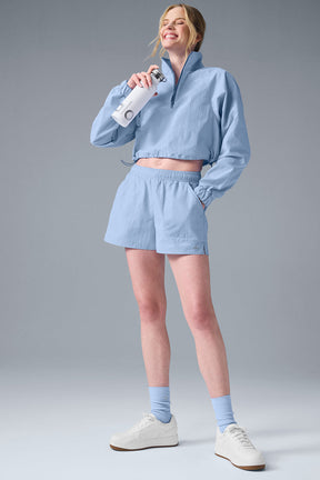 Lightweight blue Alumni Short outfit featuring a high-waist design, ideal for hiking and exploring.