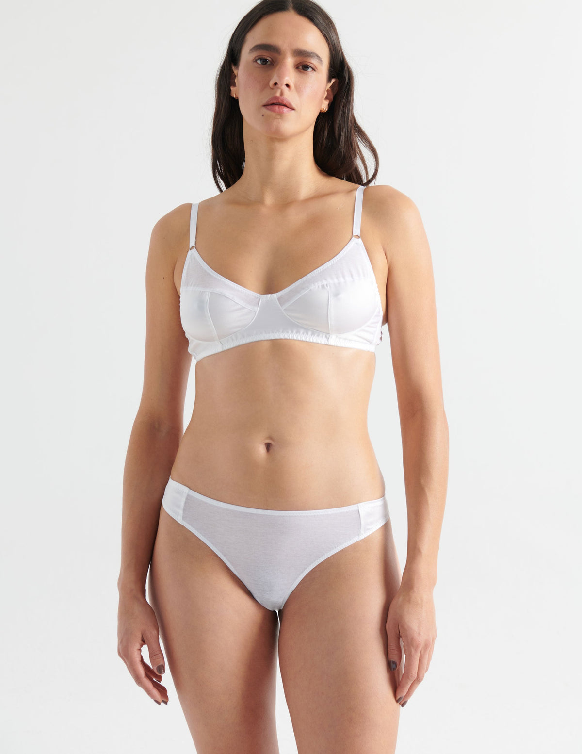 Maude Thong White