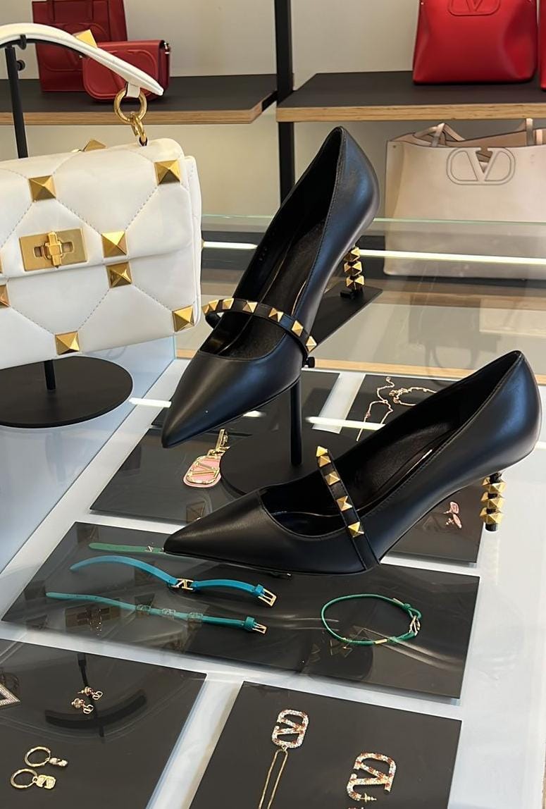 Rockstud pumps with sculptural heel in calfskin 70mm
