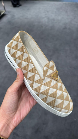 Embroidered fabric slip-on shoes