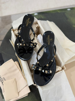 Valentino Garavani Rockstud Rubber Thong Slippers