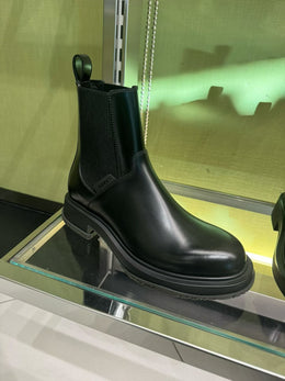 Gucci black leather Chelsea boots