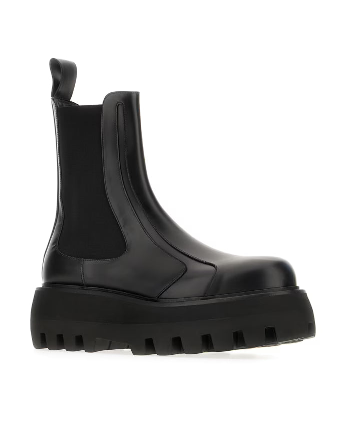 Stylish Boots for Fashionable Individuals