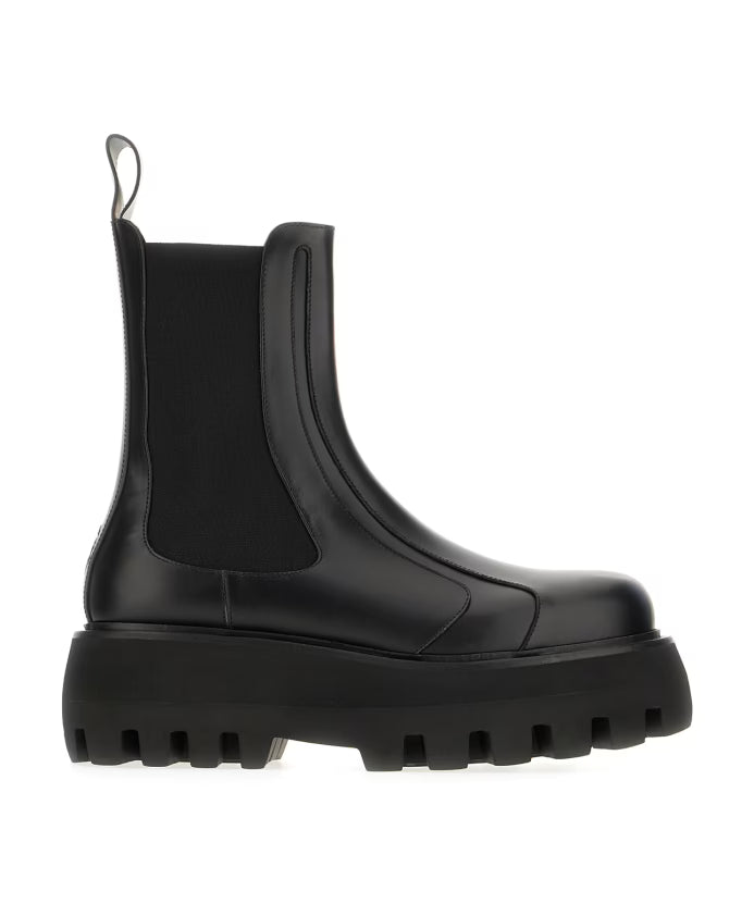 Stylish Boots for Fashionable Individuals