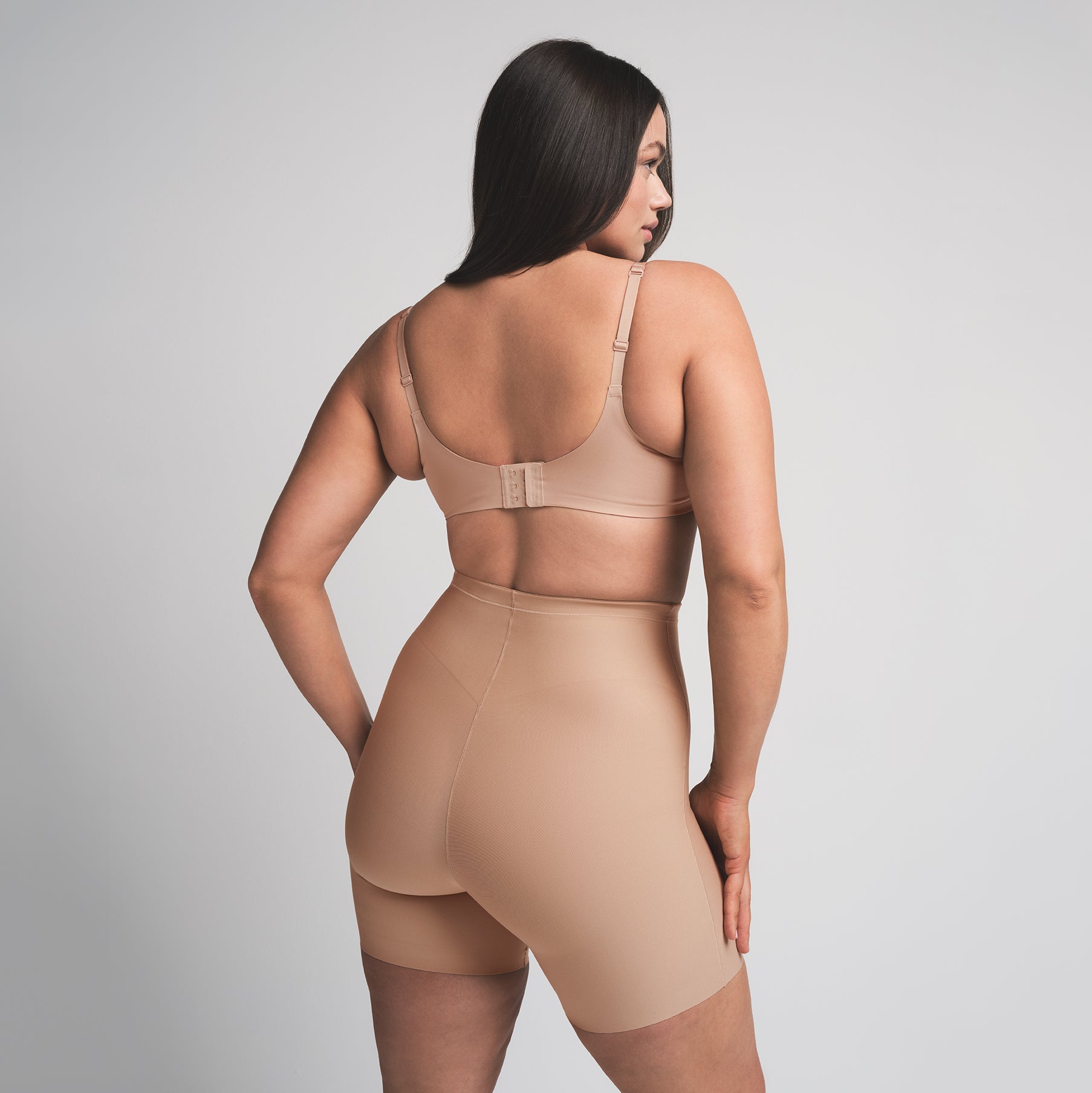Skims Body Core Sculpt Mid Rise Short