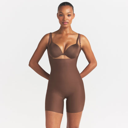 Skims Body Core Sculpt Back Smoothing Open Bust Mid Thigh Bodysuit