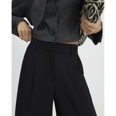 Black Pleated Barrel Leg Trousers