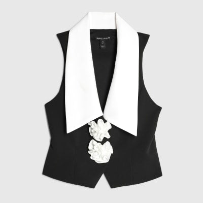 Black Sleeveless Collared Corsage Top