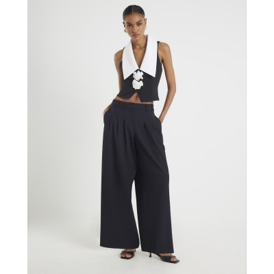 Black Sleeveless Collared Corsage Top