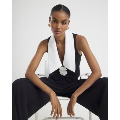 Black Sleeveless Collared Corsage Top