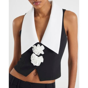 Black Sleeveless Collared Corsage Top