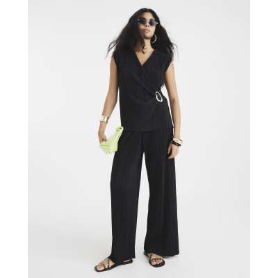 Black Sleeveless Plisse Wrap Top