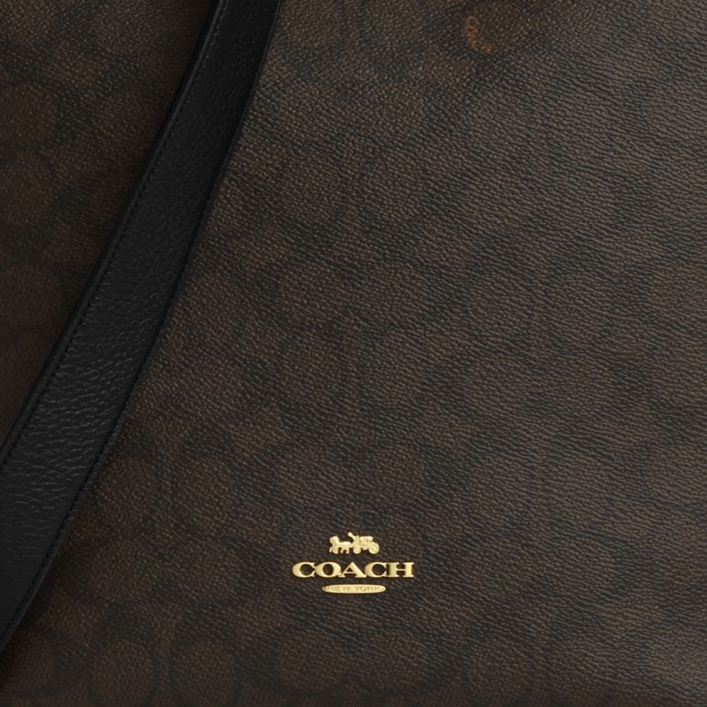 Val Duffle Bag In Signature Canvas