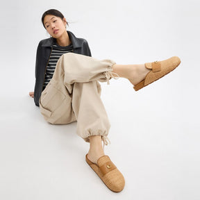 Sculpted C Clog
