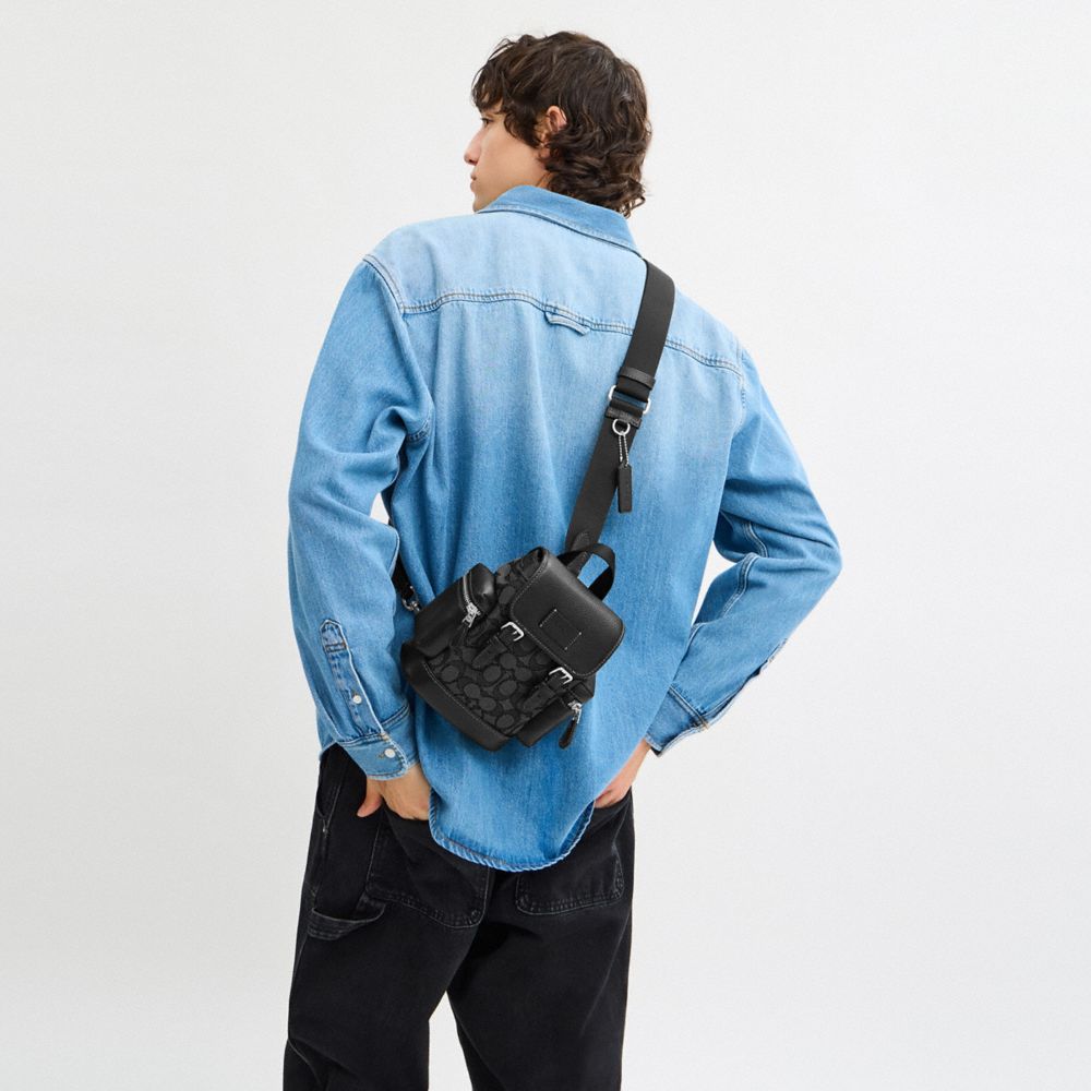 Sprint Sling Pack In Signature Jacquard