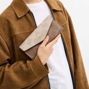 Klare Wallet With Chain In Blocked Signature Canvas