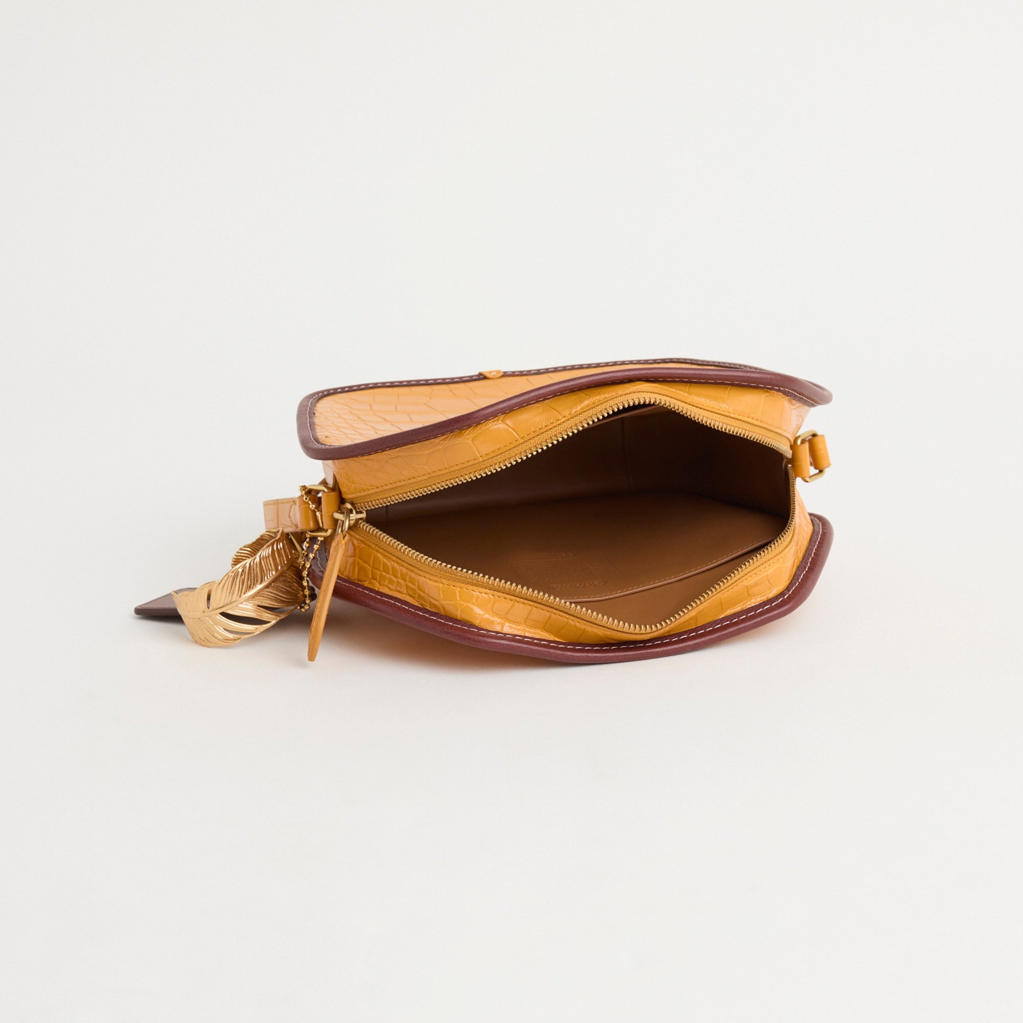 Reloved Zip Geometric Pouch In Alligator