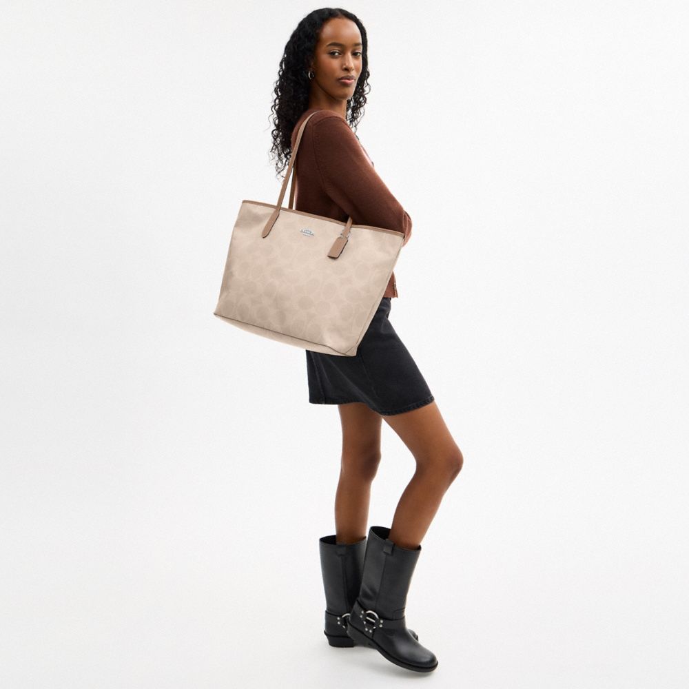 Large City Tote Bag In Maxi Signature Canvas