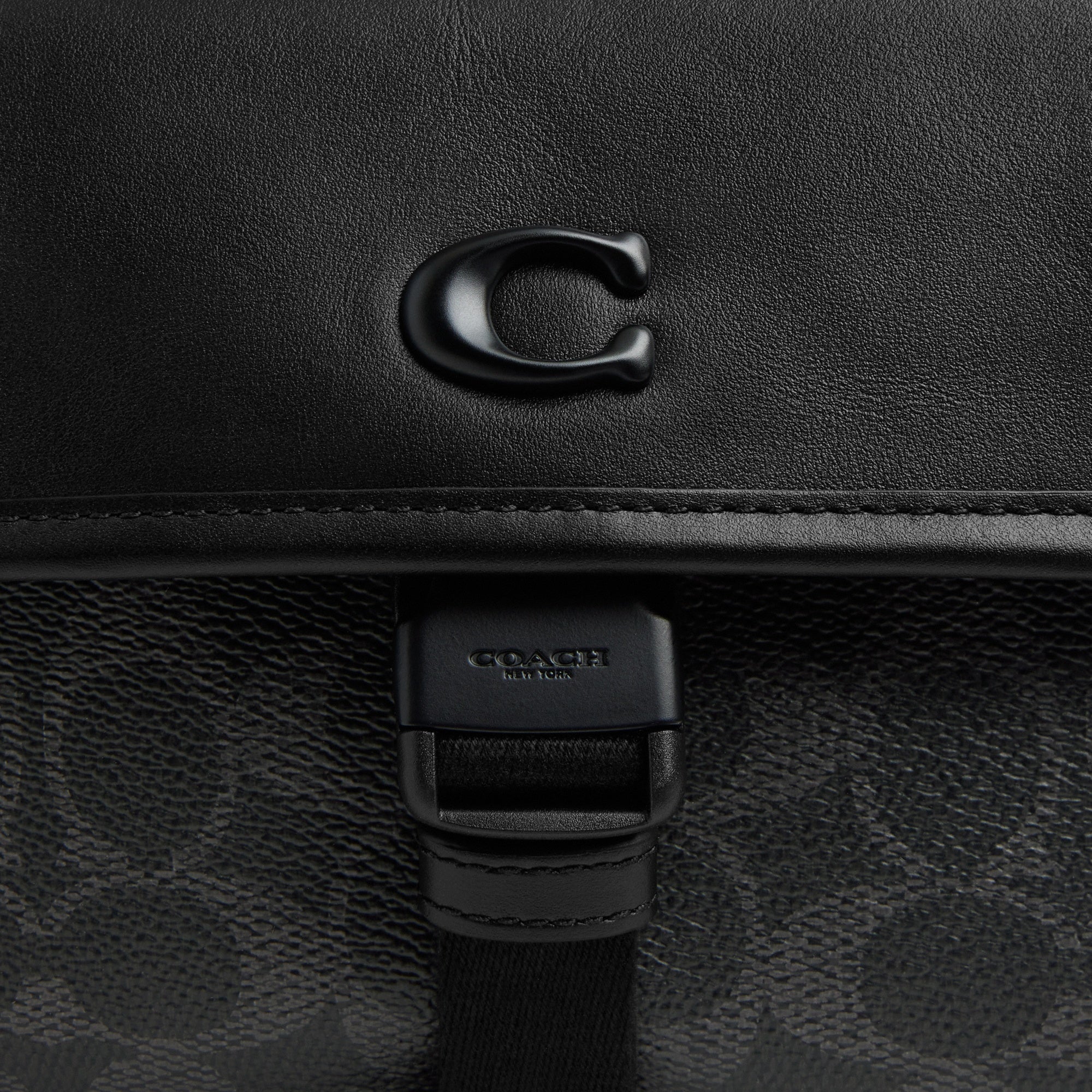 Knox Camera Bag In Signature Canvas