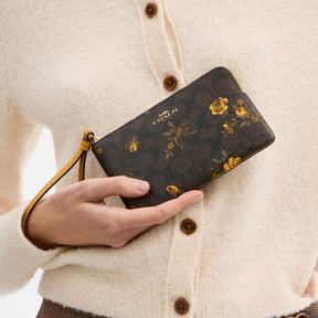 Corner Zip Wristlet In Signature Canvas With Floral Print