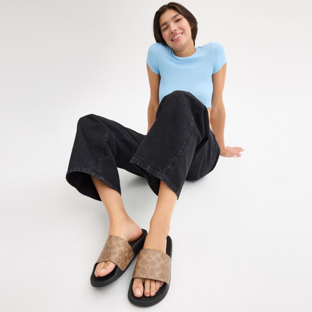 Udele Sport Slide In Signature Canvas