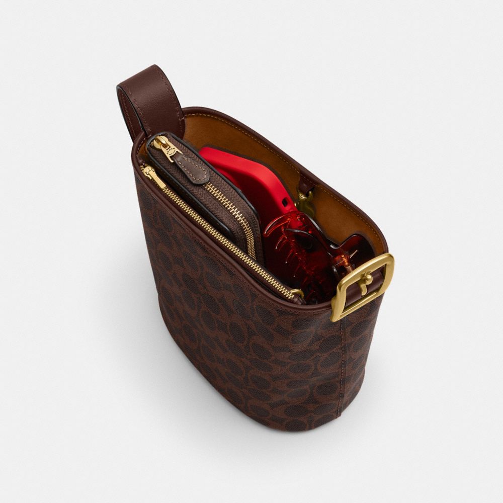 Bleecker Bucket Bag 21 In Signature Canvas