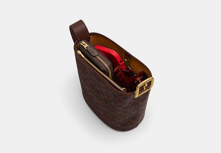 Bleecker Bucket Bag 21 In Signature Canvas