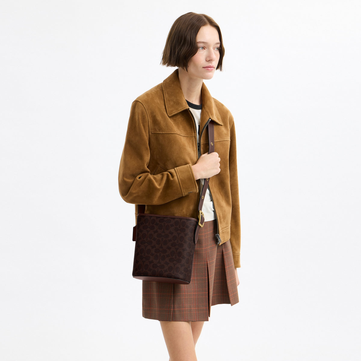 Bleecker Bucket Bag 21 In Signature Canvas