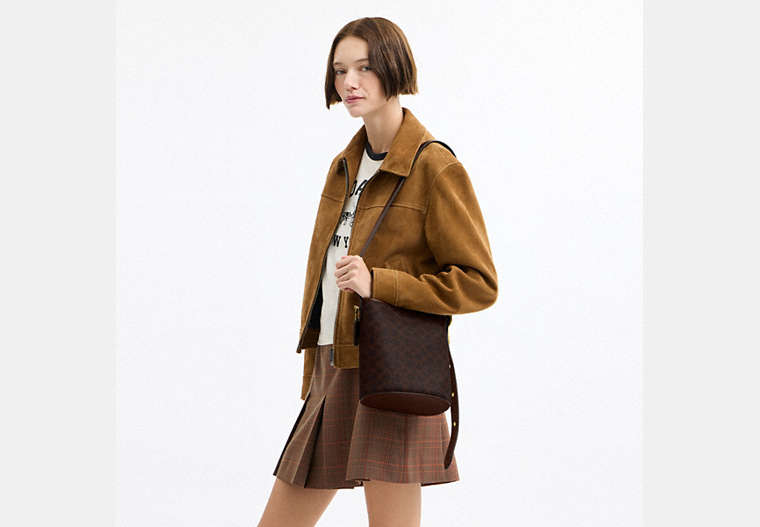 Bleecker Bucket Bag 21 In Signature Canvas