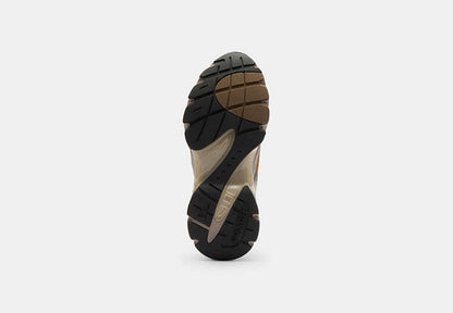 Bolt Runner Sneaker