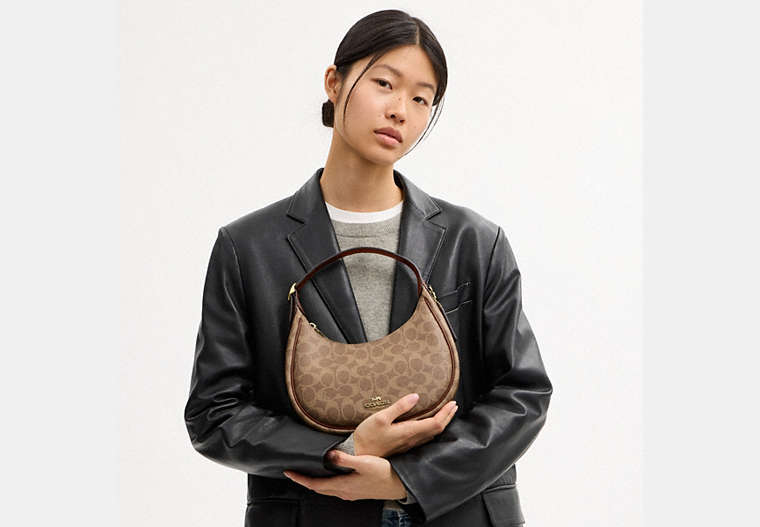 Emily Shoulder Bag In Signature Canvas