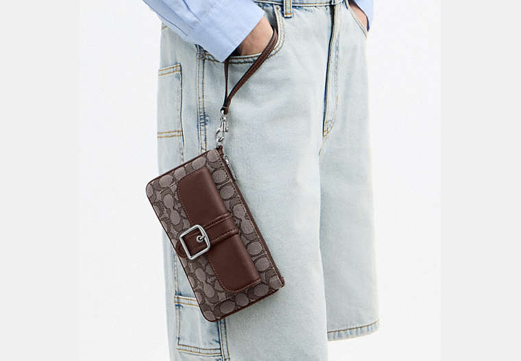 Ashton Wristlet In Signature Jacquard