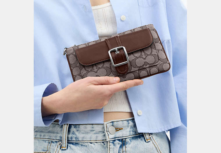 Ashton Wristlet In Signature Jacquard