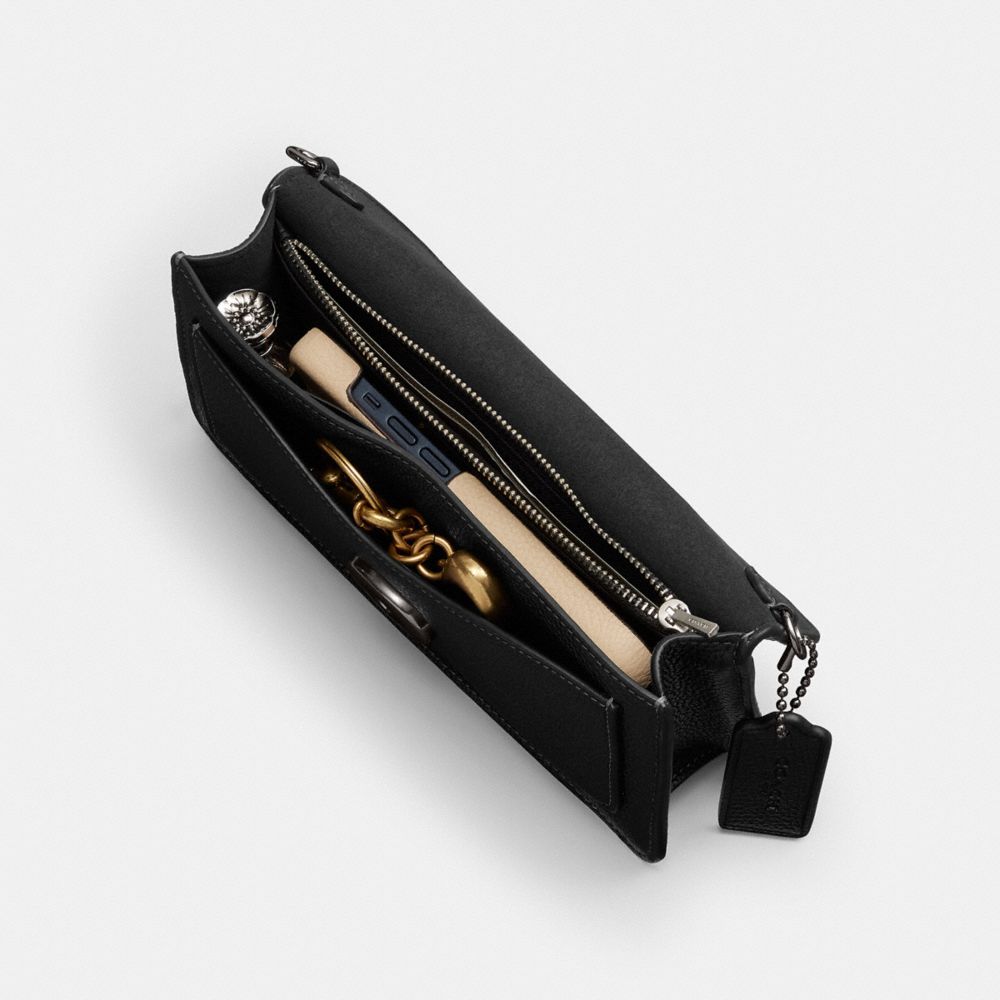 Tabby Chain Clutch