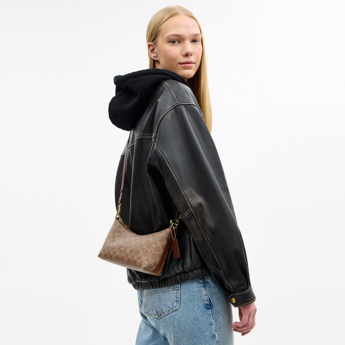 Caitlin Shoulder Bag In Signature Canvas
