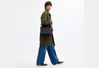 Colby Messenger Bag 32