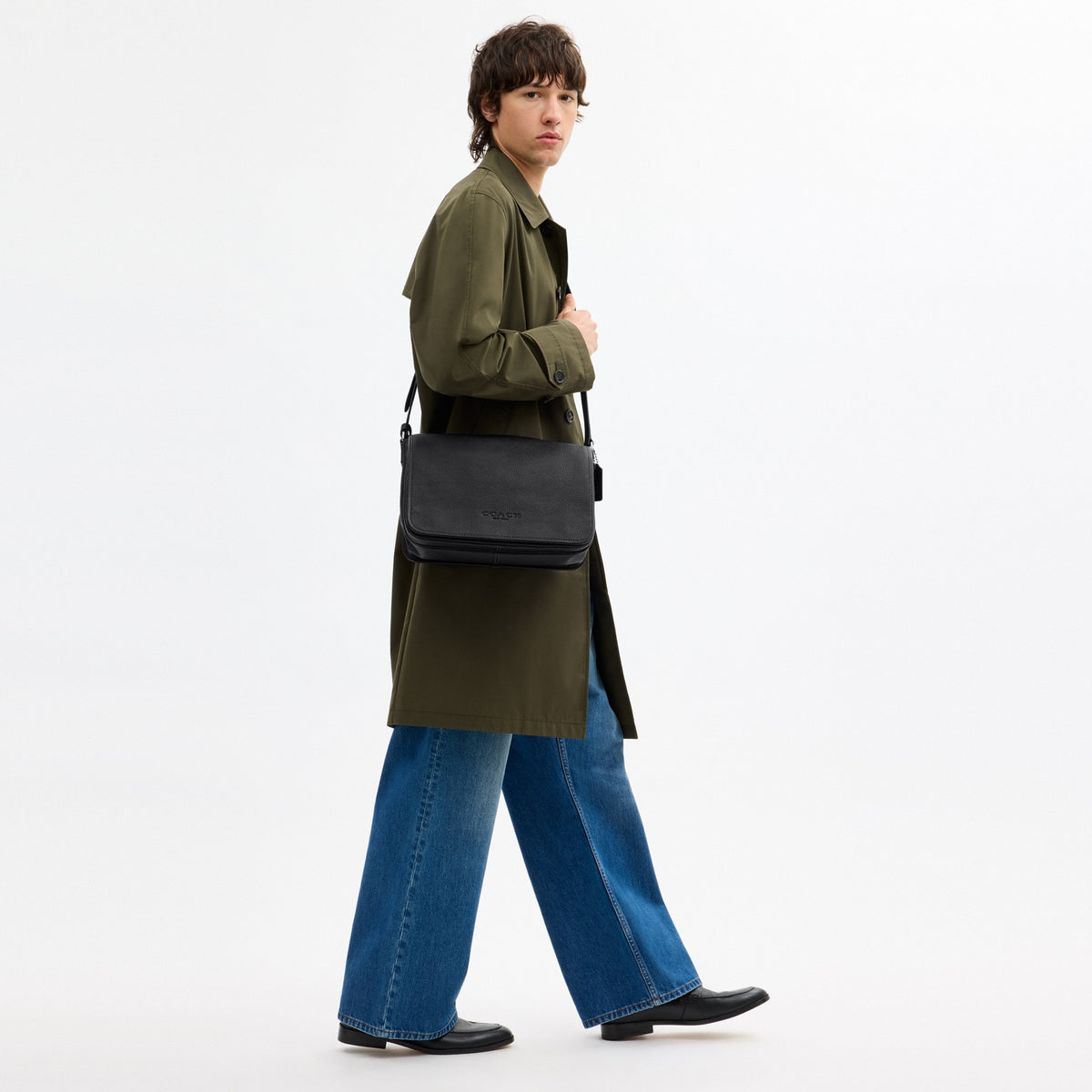 Colby Messenger Bag 32