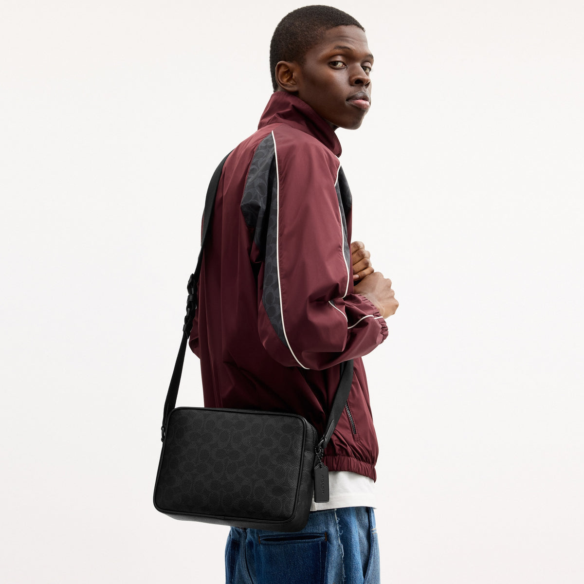 Colton Crossbody Bag 25 In Signature Canvas