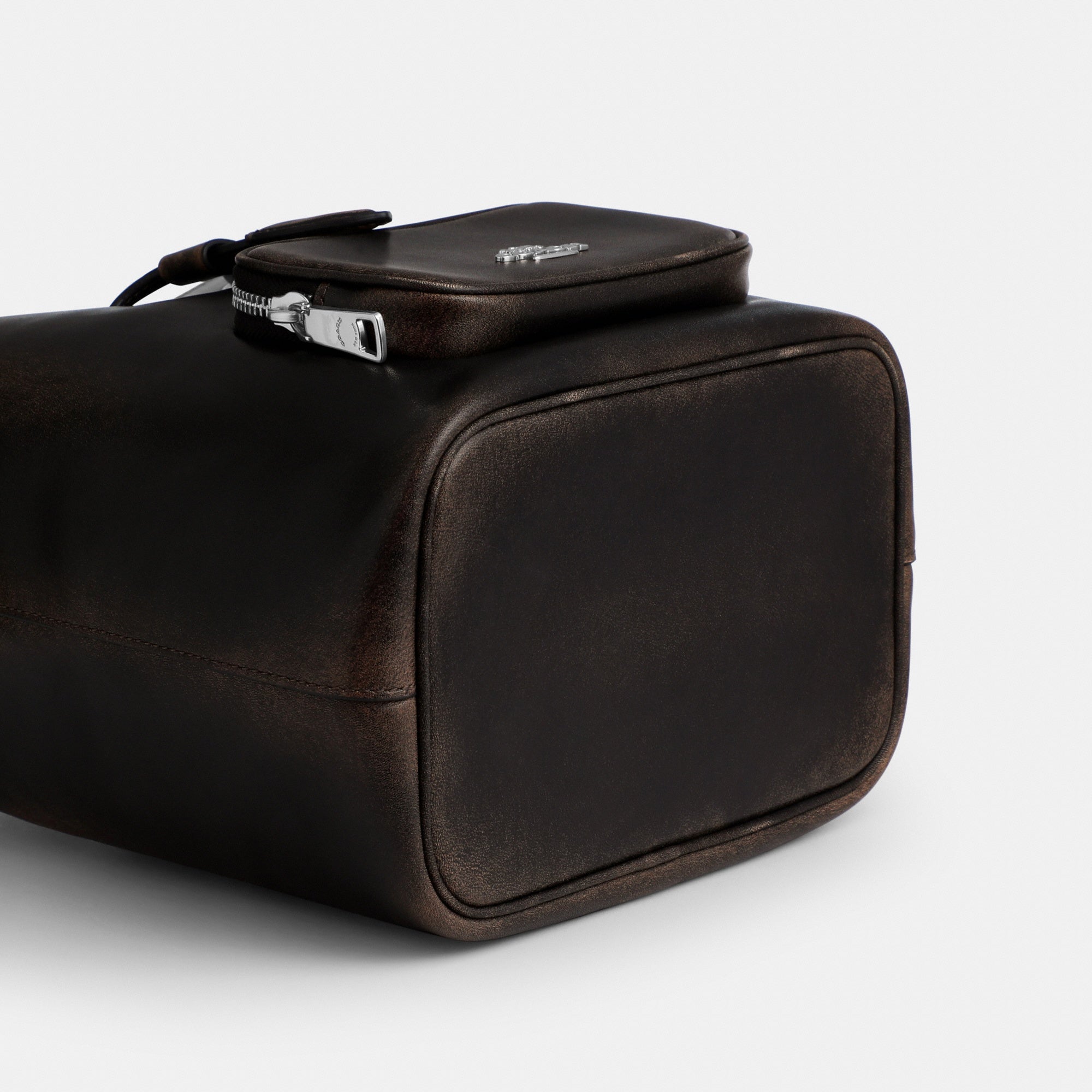 Rowan Bucket Bag With Pocket In Loved Leather