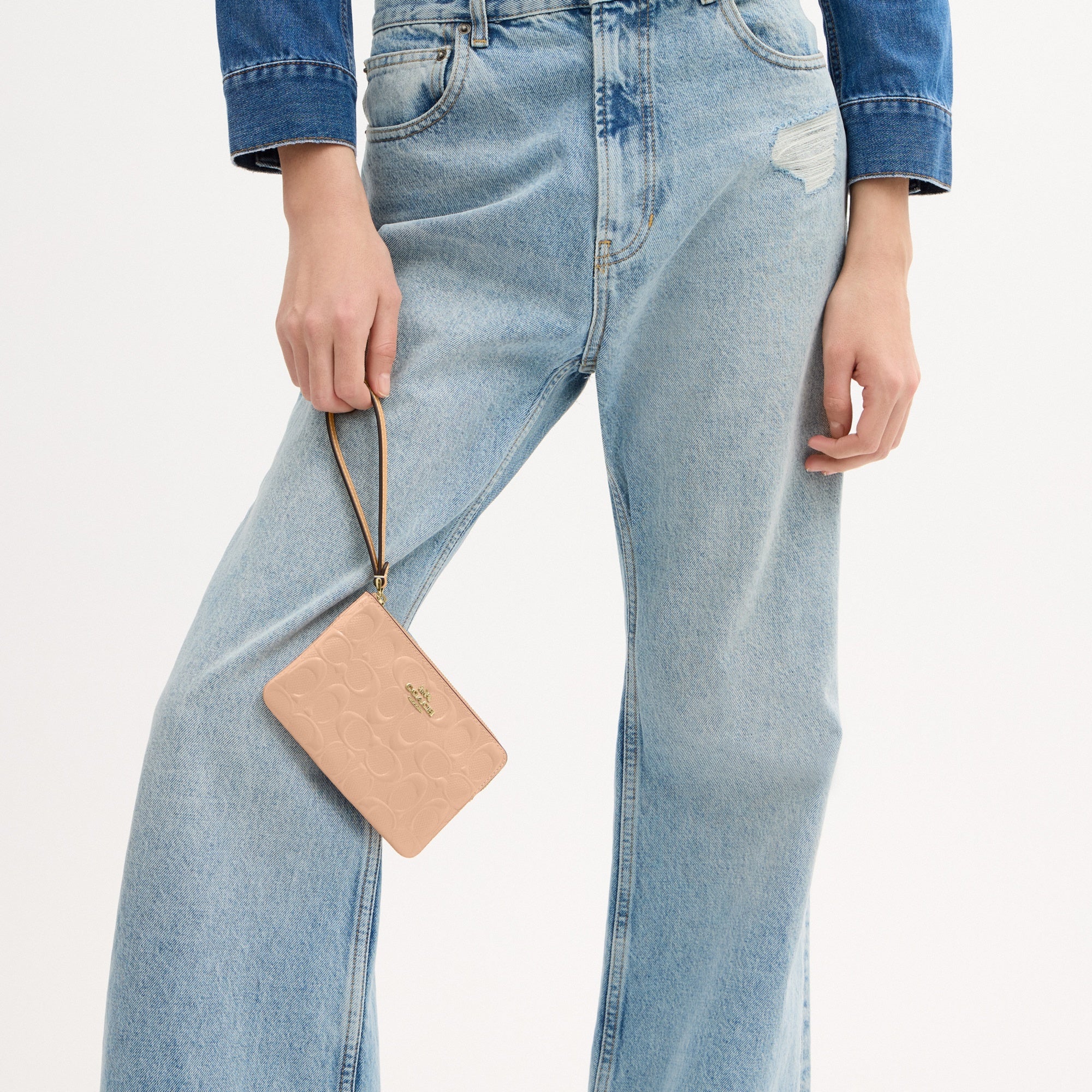 Corner Zip Wristlet In Signature Leather