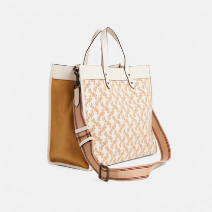 Restored Field Tote 40 With Horse And Carriage
