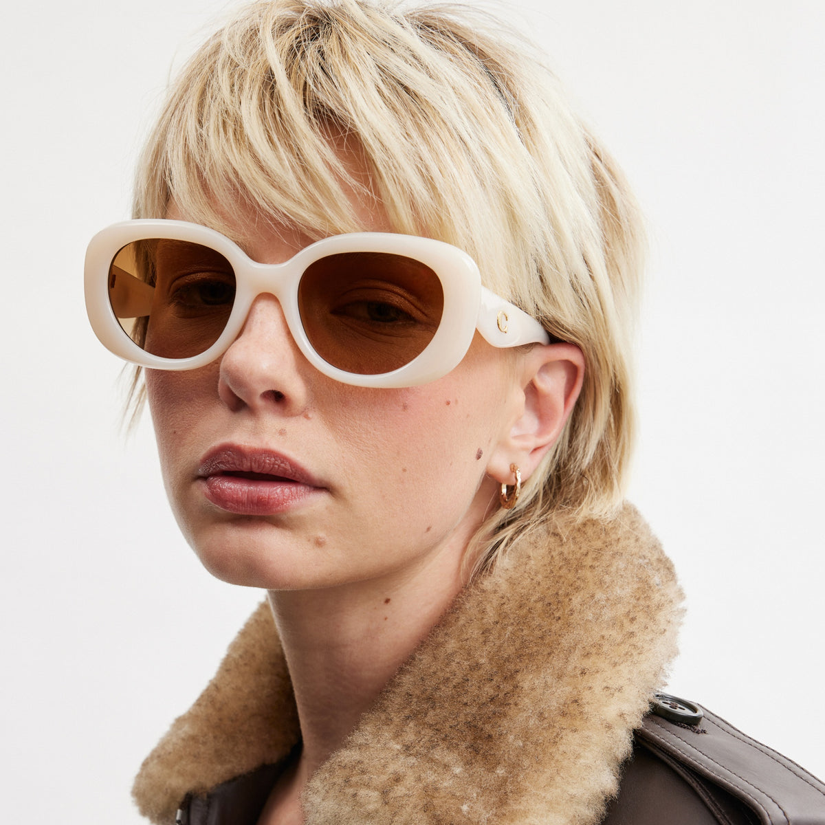 C Hardware Round Sunglasses