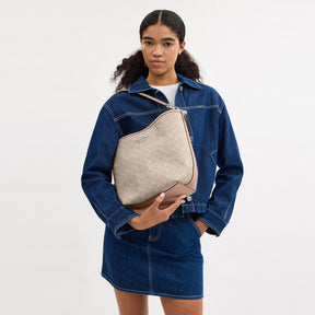 City Large Bucket Bag In Signature Canvas